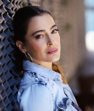 Mine Çayıroğlu Instagram - Günaydın🙋‍♀️ #photooftheday #actor #actinglife #stagelights @eceo @tolgayildizzofficial @tumay.ozokur