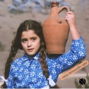Mine Çayıroğlu Instagram - #çalıkuşu #munise #reşatnurigüntekin #tvseries #dizi #childstar #actress #memories #acting #nostalgia #actingcareer #borntobeanactor 🎭 ✨️🐛🦋💙