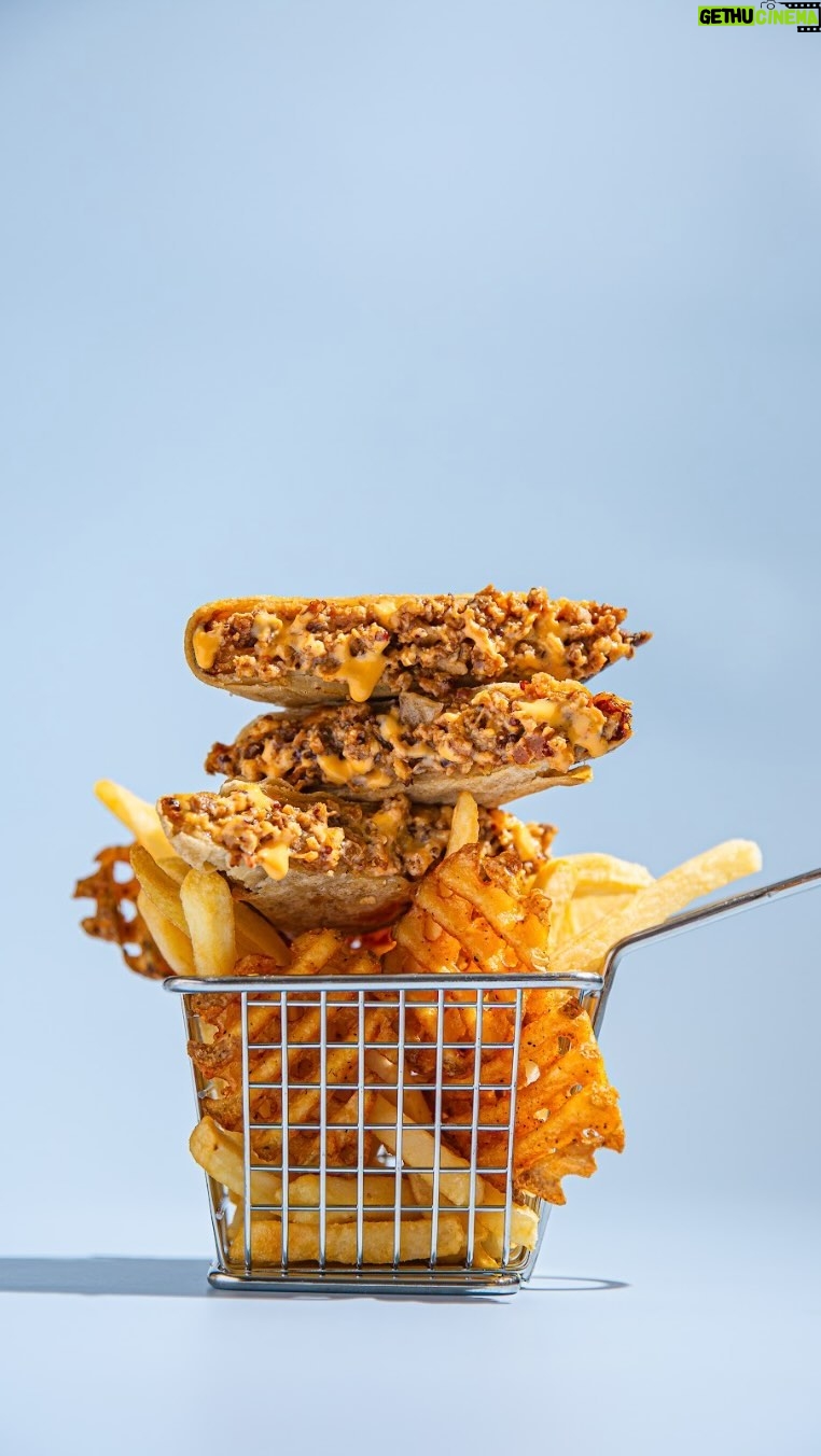 Ming Tsai - 434 Likes - Please convince Chef @mingtsai in the comments that this is how we are going to announce every store launch… ⬇️
Our gluten-free Cheeseburger and Supreme Pizza Bings are now available at Stop & Shop! 🛒
#stopandshopdeals #glutenfreefood #glutenfreefoodie