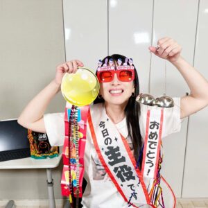 Minori Chihara Instagram - 42歳になりました🎊

バースデーカウントダウンの生配信、まさかの3時間超えー！！！笑

みんなと一緒にいると本当に楽しくて、いっぱい話ししたくなっちゃったんだ。

なんて幸せな誕生日なんだろう…🎂

みんな、いつもありがとう🌸

これからもよろしくね‼️

#ミノリズム