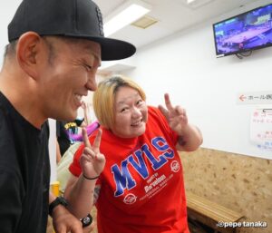 Minoru Suzuki Instagram - NAGAYO & NAGAYO

長与千種さん @chigusa_nagayo と再会し、色々と立話し。むかし道場が近かった話とか、ウエストコーストプロレスの話とか、「長与みのる」(各自調べろ)の話とか、あとはだいたいバカ話。横にいたカメラマンのペペタナカさん @pepetanaka と3人でワイワイと。そーいえば、これは「長与千種」と「長与みのる」の再会なのでは？？