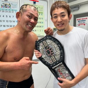 Minoru Suzuki Instagram - TOKYO Tram Pro-Wrestling

@funkykato_funkykato_funkykato 
昨日の都電プロレスは大騒ぎ。写真これしか持ってなかった。
いやいや、ちゃっかりカトーがアイアンマン取ってるし(笑)