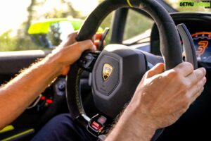Míra Hejda Instagram - Pořád to vstřebávám, ale už tomu věřim… 🏁 Minimálně 5 let jsem o něm zcela vážně přemýšlel. Reálně o mnoho déle, ale to jsem si ještě říkal, že nejsem takovej blázen… 😁 Tak jsem 🙃 Ale byla je jedna z největším pracovních motivací, kterou jsem kdy měl. A díky za neskutečné reakce! Ať už osobně, do zpráv nebo u dílu Osobního řidice na Youtube. Pokud vás tento příběh zajímá celý, najdete ho tam… #lamborghini #huracan #tecnica #newcar #huracantecnica #lambo #lamboooo