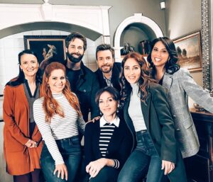 Miranda Frigon Instagram - I. LOVE. THESE. PEOPLE!! That’s a wrap on #Aurora 18! (my post is a few days late 😬) #aurorateagarden “Haunted By Murder” coming to you February 2022. On #hallmarkmoviesandmysteries @candacecbure @therealmarilu @lexadoig #niallmatter @peterbenson889 @ellieharvie @dylan.sloane (we’re missing @jimheadjr and @bradharderarychuk !!!!!)