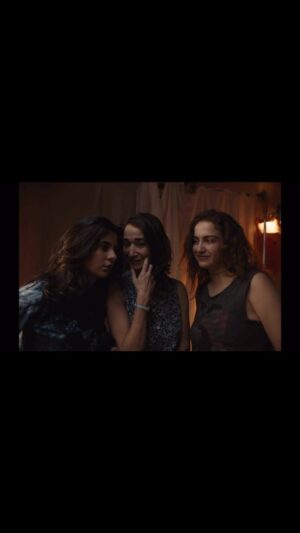 Miranda de la Serna Instagram - Prueba de cámara de ALEMANIA por @agustob 

Una semana antes de iniciar el rodaje realizamos la prueba de cámara de la peli.  La idea de dicha prueba fue que todos los departamentos puedan probar como daban los actores con diferentes vestuarios, makeups, fondos de papel, cortinas y escenografía en la cámara según el tipo de iluminación, lentes y SHOWLOOK que se utilizó para la peli, que preparamos junto con @desarmaleo.  También con la directora @mariazanettiz nos ayudó a entender que distancias focales utilizar en base a las necesidades dramáticas de las escenas.

Alemania, una película de @mariazanettiz, producida por @juampamiller
AHORA EN CINES🇦🇷

Una película que se acerca a un tema que nos cuesta mirar por el dolor de sus preguntas: La salud mental y el cuidado de aquellos que no encuentran respuestas en la sociedad que habitamos.

Protagonizada por @maiaguilaar en compañía de @mir.anda.delaserna , @maria.ucedo , @walterjakob_ , @andy.pruss , @galugut_, Oliverio Beccaria, @camale0nico , @melisahermida , @tinchomiller_ , Vicky Peña y @wdfreirehotmail.com9 @romipinto16 @fedevenzi @romipinto

Producida por Juan Pablo Miller @juampamiller @tareafinacine y @losalenda
En coproducción con @solitafilms
Ventas internacionales: @meikincine @luciameik Julia Meik @ferni.ferdinand
Con el apoyo del @incaa_argentina @cineicaa @programa_ibermedia @madrid

DF: @agustob
Arte: @micasaiegh
Montaje: @zevschjaer
Vestuario: @pato.conta
AD: @ollecramozzop
Casting: @mana.mitre @katiasze
Coach adolescentes: @ml_berch
Mezcla: @huellasonora
Sonido: @joseplaza___
Color: @sandraotero.colorista
Banda sonora: @sergiodelapuente
Jefe de Produccion: Nicolas Giorgis
Jefa de Locaciones: @jimenalouzao
Jefa de Maquillaje: @paoluccimakeup
Diseño Gráfico @tomasdgarcia
Dirección de Producción: @mariana.ponisio @cecirivasb

Distribuye: @cinetrenok
Prensa: @tpagencia
Redes: @francolovisolo

#Alemania #MaríaZanetti #TareaFina #JuanPabloMiller #LosLenda #SolitaFilms #MaiaAguilar #MirandadelaSerna #MariaUcedo #WalterJakob
#Incaa #Cineicaa #ProgramaIbermedia
#OperaPrima #Cine #CineArgentino #Estreno #11deabril