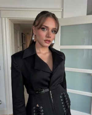 Miray Daner Instagram - 🖤