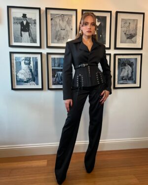 Miray Daner Instagram - 🖤