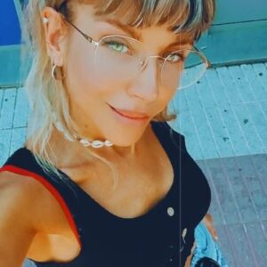 Mirela Payret Instagram - Freak & Freaking Free 🤸🏼‍♀️
#love #rara #fun #DisneyBia 
#binuel