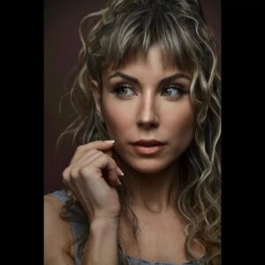 Mirela Payret Instagram - 📽 #OffTheRecord de lo que fue!! Y será… 
1ª La de Studio
2ª Desplazamiento al set
3ª LA ESPERA que solo conocen lxs actorxs
4ª Detrás de escena... Y sin vestuario!! Quiero salir a jugar también!! 😁
5ª Bikini y espejada
6ª La de... Mamá dame de comer que voy a desaparecer!! TANTO IR Y VENIR 🦴

MUSICALIZA😊🤘🏾🎼: @lorenkalavera 💥
📸: @julmanstudio 🤎