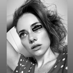 Mirella Granucci Instagram - Hola, a partir del primer día del año de 2024, me iré de Instagram por un rato. Cómo un buzón 📬 , puedes escribirme a mirellagranucci@gmail.com para: trabajos, afectos y otros. Yo contestaré (o no). ¿Los extrañaré? Seguro. ¿Los primeros días se sentirá como una abstinencia? Seguro. ¿Espero sentirme más feliz y libre? Seguro seguro. Pronto vuelvo. ¿Cuánto es “pronto”? Cómo en mi vida, no tengo la más puta idea.