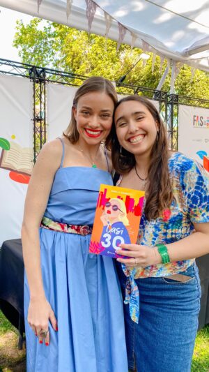 Mirella Granucci Instagram - Hoy hicimos un #pinpong con @mirellagranucci y hablamos de su nueva novela #casi30 💖

No se la pierdan! 📖