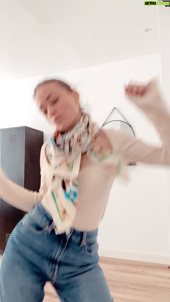 Mirella Granucci - 336 Likes - Baile de inicio de viaje. ā„ļø ĀæYa bailaste hoy sin tener que hacer coreografĆa? #bailarsincoreografia