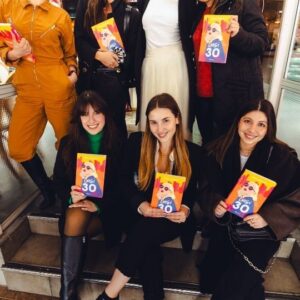 Mirella Granucci Instagram - Descubre una novela divertida, fresca y ágil, protagonizada por una mujer que, en medio de una crisis personal y lejos de su país, vivirá un romance único.

💘 Durante esta mañana, la escritora y actriz brasileña Mirella Granucci presentó "Casi 30", su nueva novela, en un exclusivo encuentro de influencers y bookstagrammers.

En este espacio de conversación y anécdotas, las lectoras conocieron más detalles de esta entrañable autoficción que explora el romance, la amistad y los nuevos comienzos.

#CreemosEnLosLibros 📚 #Planetadelibros #Casi30 @mirellagranucci