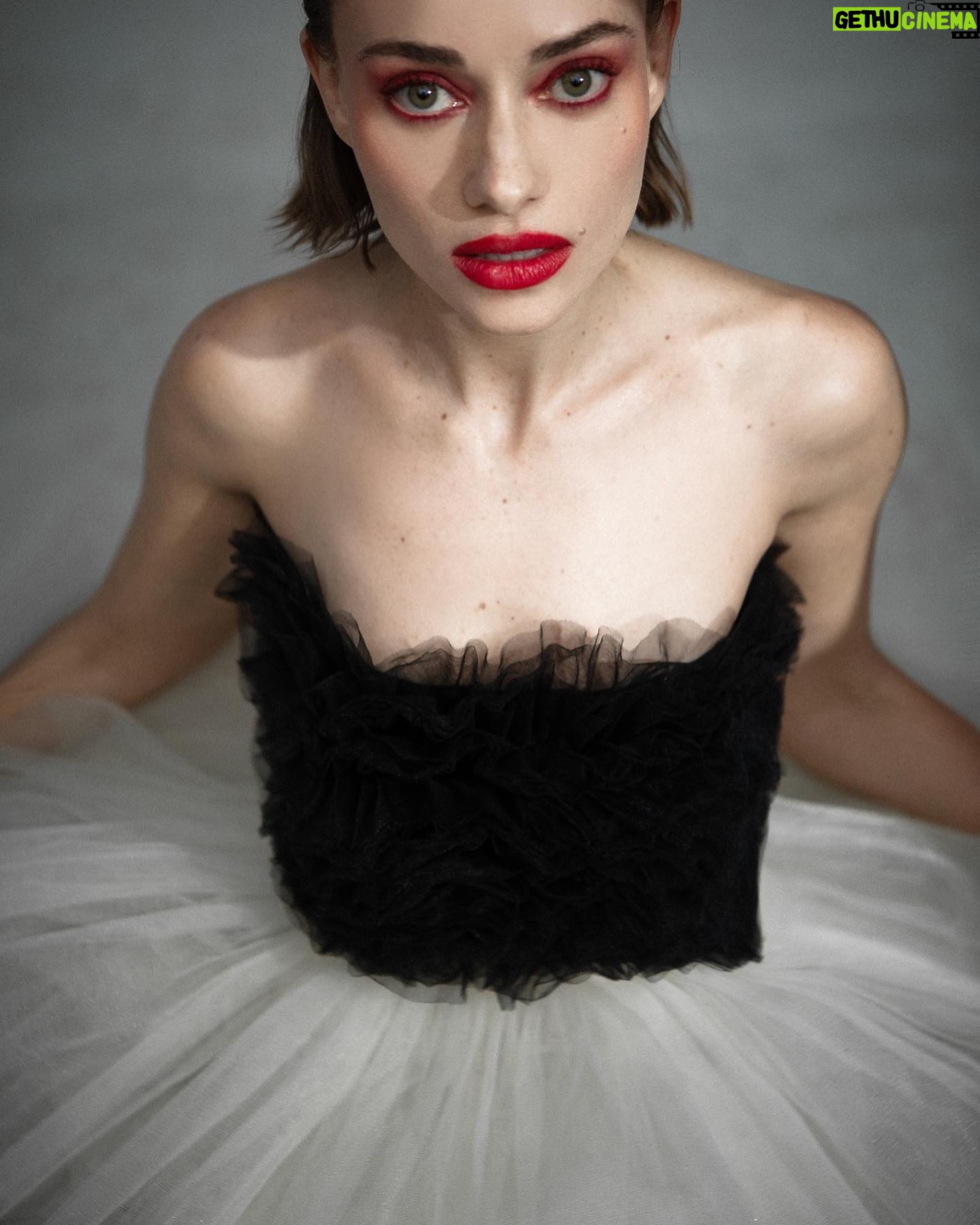 Mirella Granucci - 619 Likes - Descubrir otras versiones de uno mismo es un respiro y una emoción. Gracias @casa_emma @gabrielafeliu.mua @lamujerbarbuda.cl por este proceso hermoso.