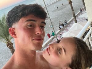 Miriam Martín Instagram - Feliz cumpleaños; 
Haces cosas ordinarias de una manera extraordinaria ❤️
Gracias por enseñarme que es el amor, te quiero pequeñito