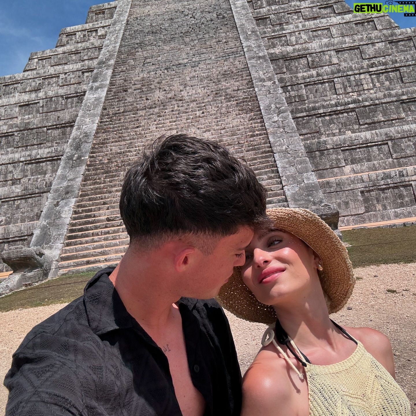 Miriam Martín - 2.7K Likes - Me traes un poco loco, un poquititito loco…🇲🇽🎶