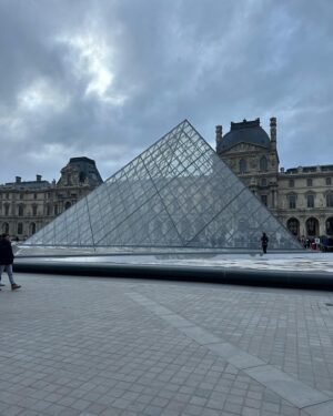Miriam Martín Instagram - La ville de l’amour