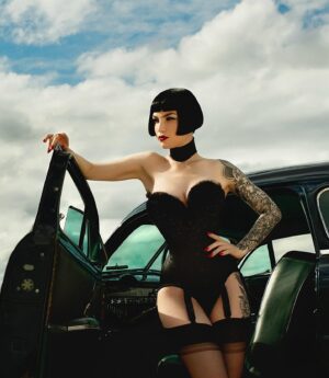 Miriam Veil Instagram - Need a ride? 💋

#classiccar #corsetry #vintageglamour #retrostyle #pinup