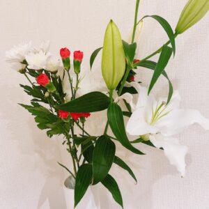 Misa Kubota Instagram - ❇︎
.
.
.

今日飾ったお花です。 ・オリエンタルリリー(ホワイトスピア) 『純潔』『威厳』 ・スプレーマム 『清らかな愛』『高潔』『気持ちの探りあい』 ・ヒペリカム 『悲しみは続かない』『きらめき』

大きなユリの花はとっても
癒されるし、凄く部屋が
いい匂いになりました❤︎
.
.
.
❇︎ #花 #花好き #お花好き #花が好き #花の写真 #花のある生活 #今日の花 #フラワー #花のある暮らし