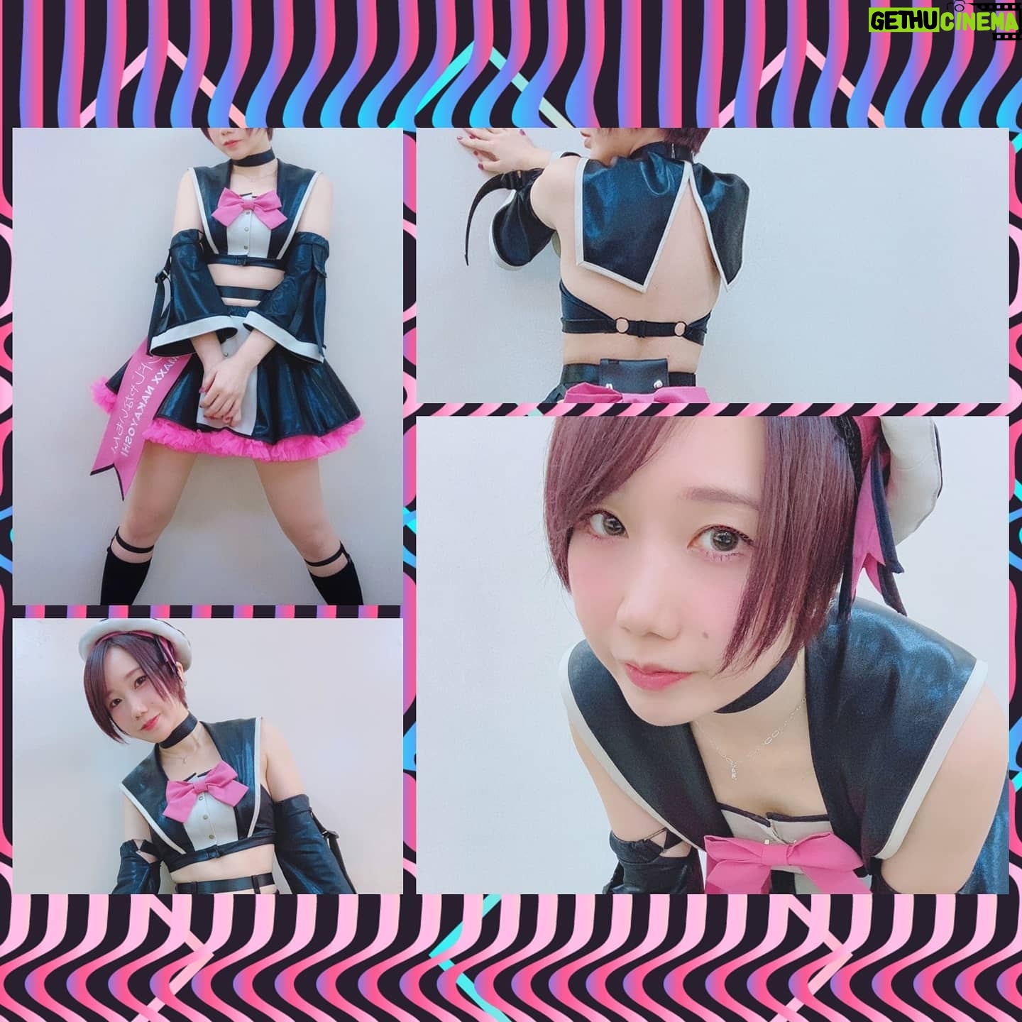 Misako Suzuki - 1.9K Likes - ボディがら空き系のバンもん!新ライブ衣装🎀
M企画さんのお服が、以前から素敵だなあと思ってました。媚びとか大衆向けとは正反対にあるような、己の中の強過ぎる“かわいい”と“せくしー”を表すようなこだわりを感じていたからでした🎀
ものすごく親身にメンバーにもヒアリングしてもらいながら、めっちゃかわいいお衣装を作ってくださって本当に感謝…何よりM企画さんがチャレンジする気持ちも一緒に持ってくれているような気がしたのが、とても嬉しかったです🎀
私たちに関わってくれる人は、メンバーはもちろんチームの全ての方、スタッフさんやもんスター全員にとっても、“自分にとってのバンもん!”であれたら嬉しいなと思ってます🎀
前回に引き続き文が長い🎀