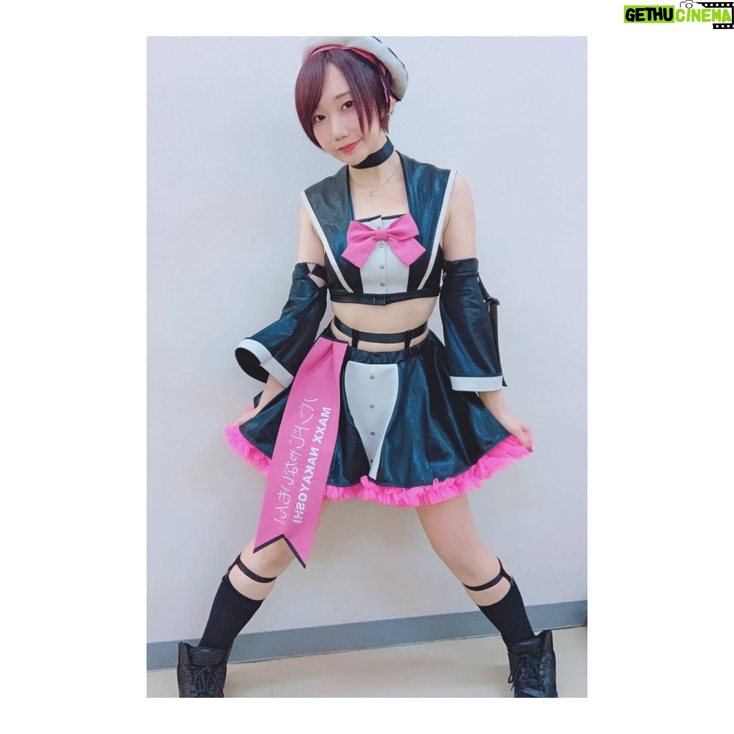 Misako Suzuki - 1.9K Likes - ボディがら空き系のバンもん!新ライブ衣装🎀
M企画さんのお服が、以前から素敵だなあと思ってました。媚びとか大衆向けとは正反対にあるような、己の中の強過ぎる“かわいい”と“せくしー”を表すようなこだわりを感じていたからでした🎀
ものすごく親身にメンバーにもヒアリングしてもらいながら、めっちゃかわいいお衣装を作ってくださって本当に感謝…何よりM企画さんがチャレンジする気持ちも一緒に持ってくれているような気がしたのが、とても嬉しかったです🎀
私たちに関わってくれる人は、メンバーはもちろんチームの全ての方、スタッフさんやもんスター全員にとっても、“自分にとってのバンもん!”であれたら嬉しいなと思ってます🎀
前回に引き続き文が長い🎀