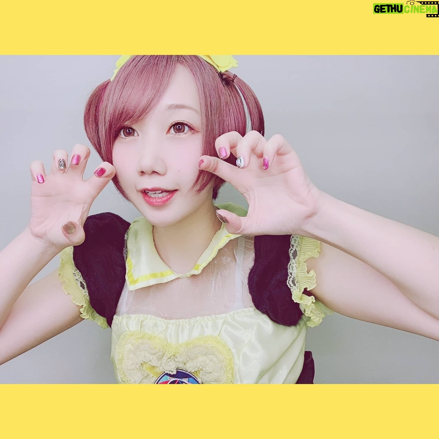 Misako Suzuki - 1.3K Likes - #バンもんBEST リリイベ期間にミーツェネイルさんに指先をキラキラにしていただきました✨(タグは2枚目へ)
1枚目お写真はポンちゃん衣装回にて💛
