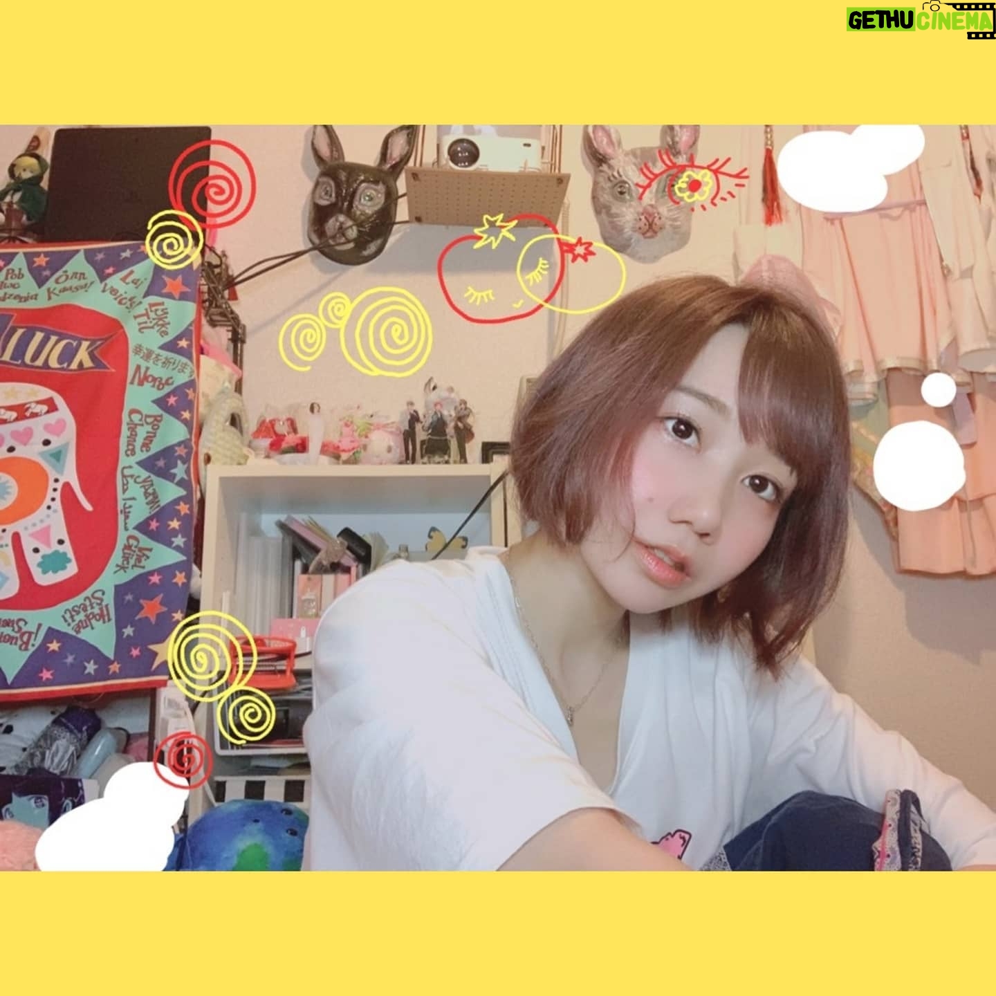 Misako Suzuki - 1.5K Likes - ①あふたー→②びふぉー。たまには写真に落書きとかしてみる🍅唐突にツイキャスでメイク配信などしたりしてみました🍅またいつかちゃんとやって今度は録画残せたら〜🍅とはいえマツエクつけてると日焼け止め×マスクで外出上等です🍅まつげはフリーランスになったManamiさんに、茶色でふぁっさりとやっていただいております🍅
