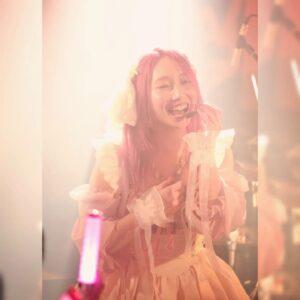 Misako Suzuki Instagram - #鈴姫みさこ生誕2023 
『みさこちゃんとゆかいな仲間たち〜みさたん2023』

お写真と共に諸々📷

▽Setlist▽

1.熱いハートがそうさせないよ
2.ドレミファだいじょーぶ
3.笛吹き花ちゃん

〜みさこの半生振り返りコーナー〜

4.Reborn
5.想い出サンセッタ
6.フロントメモリー(協力型)

7.IGGY POP FAN CLUB
8.ハッピーバースデーソング
9.スピードリオン

en1. メリーゴーランド

バンもん！47都道府県でみんなの“生まれた場所”や“育った場所”に行く度に大きくなった、甘いのも苦いのもあらゆる想いが染み込んだ誰かの“地元”という土地に、新しくキラキラをまぶして素敵な想い出のある場所にしたいというお気持ち。

そこから改めて、私も自分自身の“地元”で、人生で初めて立ったライブハウスのステージに新しいキラキラの想い出を残したく、今回の生誕イベントの場所には柏ALIVEさんを選ばせていただいたのでした！

タイミングもあったけどねー！

巡り巡って出会えた、今ありのまま私のことを好きでいてくれる私の愛する人たちと、

かつて引っ込み思案で写真に写るのがすごく苦手だった私のことも笑って見てもらいながら、一緒に音楽ができて本当に嬉しかったです。

いい写真多すぎるので続く。

Photo : @nxkxmx_pt

#みさたん2023 #みさこ生誕2023