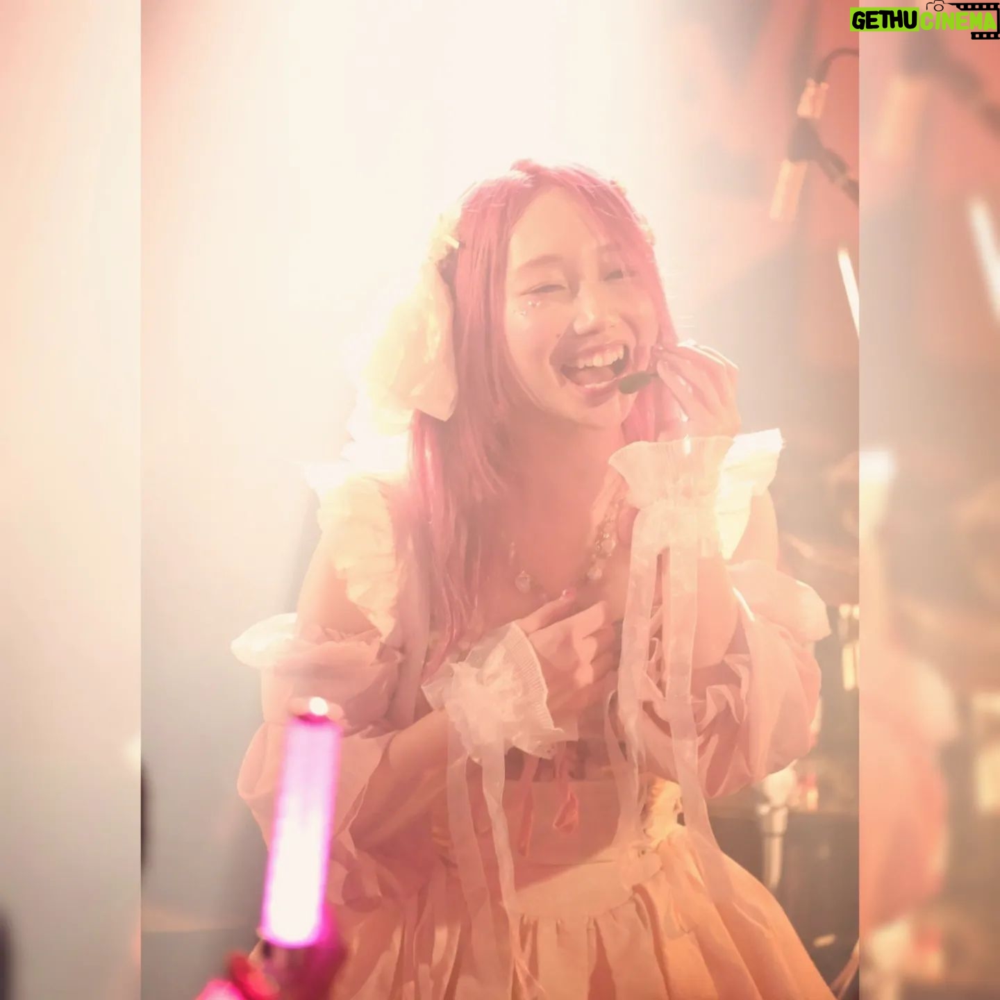 Misako Suzuki - 1.3K Likes - #鈴姫みさこ生誕2023
『みさこちゃんとゆかいな仲間たち〜みさたん2023』
お写真と共に諸々📷
▽Setlist▽
1.熱いハートがそうさせないよ
2.ドレミファだいじょーぶ
3.笛吹き花ちゃん
〜みさこの半生振り返りコーナー〜
4.Reborn
5.想い出サンセッタ
6.フロントメモリー(協力型)
7.IGGY POP FAN CLUB
8.ハッピーバースデーソング
9.スピードリオン
en1. メリーゴーランド
バンもん!47都道府県でみんなの“生まれた場所”や“育った場所”に行く度に大きくなった、甘いのも苦いのもあらゆる想いが染み込んだ誰かの“地元”という土地に、新しくキラキラをまぶして素敵な想い出のある場所にしたいというお気持ち。
そこから改めて、私も自分自身の“地元”で、人生で初めて立ったライブハウスのステージに新しいキラキラの想い出を残したく、今回の生誕イベントの場所には柏ALIVEさんを選ばせていただいたのでした!
タイミングもあったけどねー!
巡り巡って出会えた、今ありのまま私のことを好きでいてくれる私の愛する人たちと、
かつて引っ込み思案で写真に写るのがすごく苦手だった私のことも笑って見てもらいながら、一緒に音楽ができて本当に嬉しかったです。
いい写真多すぎるので続く。
Photo : @nxkxmx_pt
#みさたん2023 #みさこ生誕2023