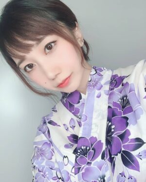 Misako Suzuki Instagram - 思春期という思春期を、男子生徒という男子生徒に恐らく一番には「気持ち悪いから」という理由で一切コミュニケーションをとっていただかずに過ごしてきた私ですが、なぜだか人気商売というのをやらせてもらっています。未だ容姿に恵まれているとも、空気が読めるようになったとも全く思わない私が、今では正々堂々顔を出し、時に身体も出し、こうやって誰かの前に出ていくのは、こんな人間でも性別も関わりなく愛されることがあるっていう絶対的な証拠になるから！自信を持ってとまでは言わない、でもちょっとの勇気を出して生きることを選択してくれたら欲しい。いつかあなた自身では信じられなくてもあなたをかわいいと言ってくれる人がいたりする、あなたの思う特別なかわいいを理解してくれる人がいたりする、あなたがやってる表現のファンになってくれる人がいたりする。今悩んでる人は、もしかしたら住んでる場所がいい意味で井の中なのかも知れない。世界はとんでもなく広いから安心して。そして私にいつも元気をありがとう😘