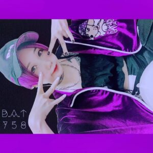 Misako Suzuki Instagram - ⛩ Bad Ass Templeのオタクちゃん ⛩

ナゴヤハンドサインで“BAT”と“758”になるネイルはいつもお世話になっておるミーツェネイルさん💅✨レースチョーカーと白黒鯱鉾のジャグアアートは深夜美容室TAMAさんにて🏯✨マスクストラップはお手製〜〜😷✨

今月はライブにステにラジオにと供給が多くて大いに活力をいただいたし、日々色んな感情をもらい人前に立つことへの学びもあり大変感謝しております…

ヒプステ–track.3-のとき事務所とかスナックしろくまの大画面でずっと配信公演流してたら数人が荒牧さんのファンになっていったり、今回のステライはワクチンの副反応でのたうち回ってる間のBGM(バックグラウンドムービー)にさせてもらったりと、より楽しく生きさせてもらえてありがたや🌈

#badasstemple #ヒプノシスマイク