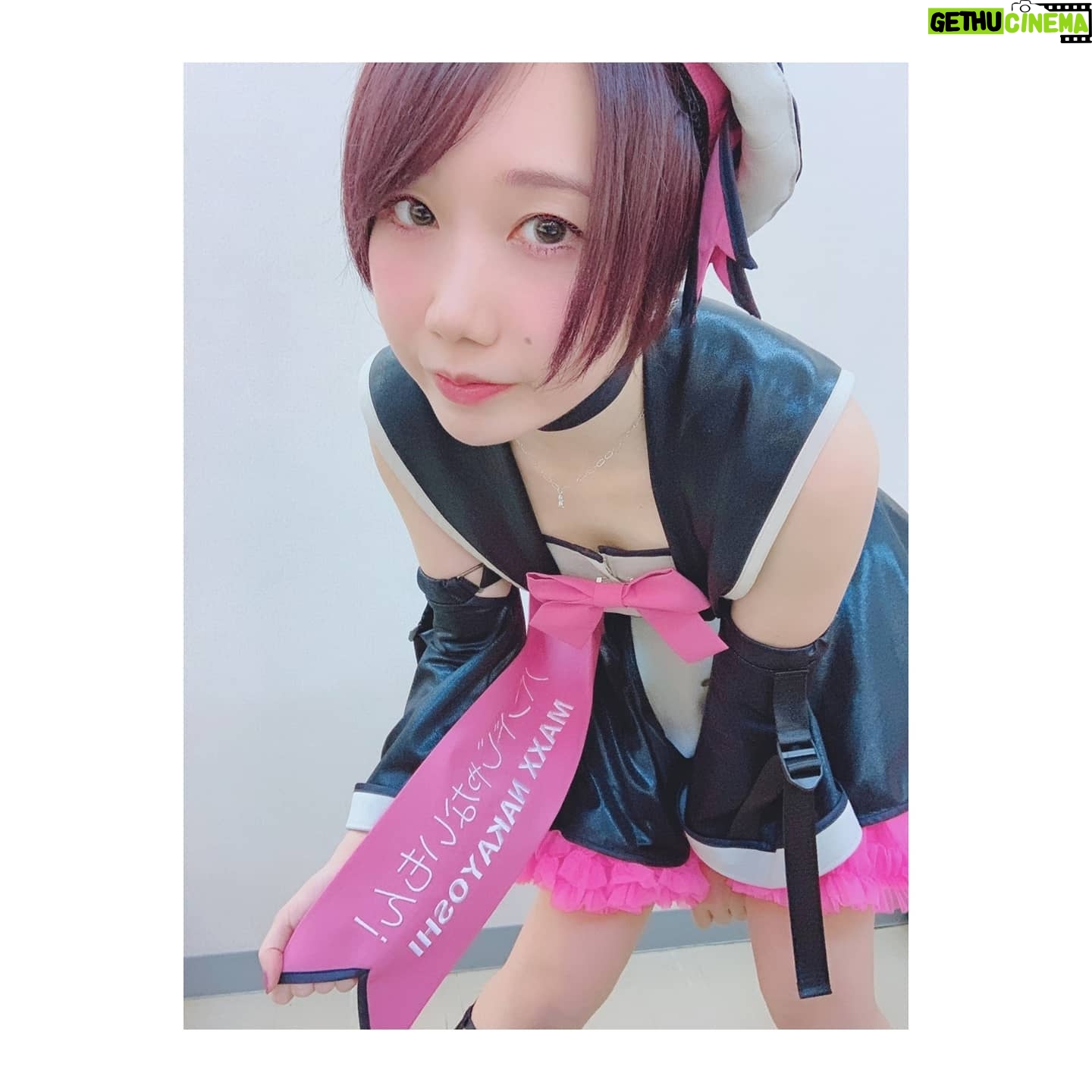 Misako Suzuki - 1.9K Likes - ボディがら空き系のバンもん!新ライブ衣装🎀
M企画さんのお服が、以前から素敵だなあと思ってました。媚びとか大衆向けとは正反対にあるような、己の中の強過ぎる“かわいい”と“せくしー”を表すようなこだわりを感じていたからでした🎀
ものすごく親身にメンバーにもヒアリングしてもらいながら、めっちゃかわいいお衣装を作ってくださって本当に感謝…何よりM企画さんがチャレンジする気持ちも一緒に持ってくれているような気がしたのが、とても嬉しかったです🎀
私たちに関わってくれる人は、メンバーはもちろんチームの全ての方、スタッフさんやもんスター全員にとっても、“自分にとってのバンもん!”であれたら嬉しいなと思ってます🎀
前回に引き続き文が長い🎀