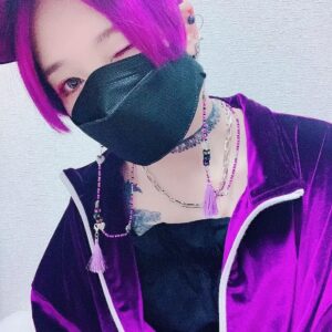 Misako Suzuki Instagram - ⛩ Bad Ass Templeのオタクちゃん ⛩

ナゴヤハンドサインで“BAT”と“758”になるネイルはいつもお世話になっておるミーツェネイルさん💅✨レースチョーカーと白黒鯱鉾のジャグアアートは深夜美容室TAMAさんにて🏯✨マスクストラップはお手製〜〜😷✨

今月はライブにステにラジオにと供給が多くて大いに活力をいただいたし、日々色んな感情をもらい人前に立つことへの学びもあり大変感謝しております…

ヒプステ–track.3-のとき事務所とかスナックしろくまの大画面でずっと配信公演流してたら数人が荒牧さんのファンになっていったり、今回のステライはワクチンの副反応でのたうち回ってる間のBGM(バックグラウンドムービー)にさせてもらったりと、より楽しく生きさせてもらえてありがたや🌈

#badasstemple #ヒプノシスマイク