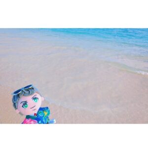 Misako Suzuki Instagram - 宮古島旅行・1日目前半🏝

まずは与那覇前浜へ直行！

とにかくめちゃめちゃに暑くて、ようようちゃんと合流してすぐ「とりあえず海行こ」と完全なる意見の一致。

そしてこのエメラルドブルーの海だからこそどうにかなる、我らの浮かれ倒した蛍光色のスイムウェアが、楽しげな旅の始まりを告げている感じがある👙

この日はこの後でまた着替えて、別の水着も着てたりします。(次の投稿に載せる！)

ちなみに、私は3着、ようようちゃんは7着も水着持って来てました…4日間の旅なのに…。最初からほぼ水着下に着て過ごすだろうと、何も話合わせてなかったのにふたりとも普通のインナーをほとんど持ってきてなかった😂

気持ちよい風と透き通った波に触れながら、宮古島を感触と香りで感じた日中でした🌊✨

#よよみさ #宮古島 #女子旅 #swimwear