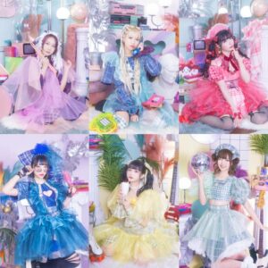 Misako Suzuki Instagram - 10億年ぶりにいんすた投稿します。

かつてアイドルになど絶対になれないと、心の底から思いこんでいたくらいには自信のなさの塊だった子供の頃の私が、今やポストアイドルをうっかり10年も続けてしまいました。

私なんかには無理かも知れんけどって頭の片隅に存在してる考えよりも、ただ夢とか希望とかを人にあげまくりたいというおこがましい気持ちの方が更にずっと大きくて、足が勝手に真っ直ぐここまで走り続けてしまったからです。

森高千里さんがアイドルはまやかしではなく現実の女の子にもなれることを教えてくれたように、うしろゆびさされ組さんが完璧じゃないことがカワイイにとっては完璧な場合があるということを教えてくれたように、

自分だけじゃ信じられない自分のことを誰かが信じてくれることがあるということを、アイドルとしてのみさこから必要な誰かにもーっと教えてあげたいのです。

10月29日の国際フォーラム ホールCにて、自分を全く信じていない幼いみさこと一緒に、客席から「大丈夫、私は超信じてるよー！」なんて言葉や力や想いを、心で受け止めてくれたら嬉しいです。

会えたらいいなあ！

#バンもん10周年 #1029バンもん国際フォーラム

https://banmon.jp/contents/532249