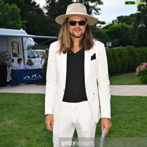 Misha Crosby Instagram - Beautiful summer evening supporting Southampton Animal Shelter for their 14th Unconditional Love Gala. Thanks @jeanshafiroff and team for putting your time into a great cause and @joshfoxceo for the largest donation of the night. 👊💙 #shouthamptonanimalshelterny #hamptons #animallovers