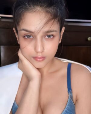 Mishti Instagram - A photo dump day😅

#hotnessalert