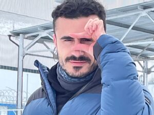 Míster Jägger Instagram - Esta semana pasada visité Chernobyl en pleno conflicto militar para irradiar paz y amor
✨❤️☢️❤️✨

Qué bien sientan estos viajes al body (excepto por la piel que se me está cayendo del cuerpo por favor se me están derritiendo los ojos)