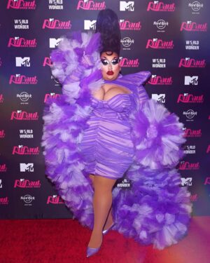 Mistress Isabelle Brooks Instagram - 💜😈😇😈💜

#Dragrace #Drag #DragQueen