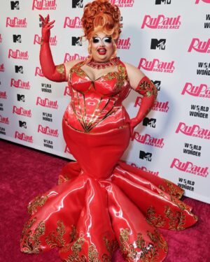 Mistress Isabelle Brooks Instagram - ❤️ ALL HAIL THE QUEEN 👑 🥊

#dragrace #rupaulsdragrace #dragracefinale 

Shoutout to all the moving parts that made this possible. 🥰 

💇‍♀️: @kissntease_wigs 
💃🏼: @houseofcanney 
💎: @fiercejewels_official