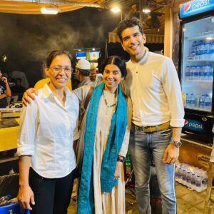 Mita Vashisht Instagram - Eid Mubarak dear Friends! 

This is a throwback pic to a wonderful Eid a few years ago at Taher's family restaurant which has the most delicious food during Ramadan and Eid ... the food felt so Blessed ...it was a wonderous night at Bhendi Bazar, at Taher's!!