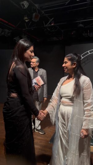 Mita Vashisht Instagram - An experience beyond words ….✨💫

Extremely overwhelmed & blessed to greet & meet an amazing human , an extremely talented, humble & versatile actress @mitavasisht  ma’am during her play LOVE REAL OR REEL ( SOLO) in NATIONAL SCHOOL OF DRAMA @nsd_official_ ❤️🙏

Thank you @mitavasisht ma’am for your knowledgeable session post play … indeed a lifetime experience for me 🤗🤌

#reels #reelitfeelit #instagram #instadaily #instalike #explore #explorepage #mitavashisht #actress #play #threatre #nsd #live
