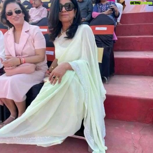 Mita Vashisht - 264 Likes - There were horses with names here and the most scintillating players riding them....a thrilling experience ....At the Aditya Birla Memorial Polo Match....Mahalaxmi race course.
In pic Rinku Dhawan: Was delighted to catch up with her after so many years,. Deeply fond of her, she was once the wide- eyed baby on the sets of 'Swabhimaan'......
Incidentally, my first ever equestrian experience was as a ten year old sent by my school in Delhi, to write about a polo match for an article that was published in the school magazine....