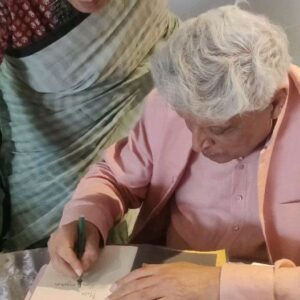Mita Vashisht Instagram - Bangalore Poetry Festival's session with Javed Akhtar was wonderful! 
His deep wisdom and incredible wit go hand in hand....it was laughter with learning, this was my first time listening to a  session with him live, and I confess I now am a diehard fan....
Here he signs two of his books  for my Mom and me!
I have yet to buy JADUNAMA...I will soon ..this I know will be a fascinating read about a fascinating artist, humanist, and poet, of our times!!!
We need our poets more than ever before, in today's times!!
May the tribe increase...

P.S thank you Satya Saran, you amazing person, fascinating woman and rare friend to have, for these pics. 

#bangalorepoetryfestival2023 
#Javedakhtar
#poets
#indianpoetry
#satyasaran
#actorslife