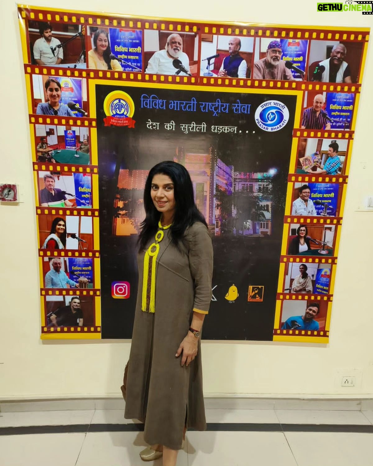 Mita Vashisht - 242 Likes - Vividh Bharti....the morning spent here ...recording..
I so love All India Radio... and Vividh Bharti is a harking back to childhood...those days of leisure and wonderment...