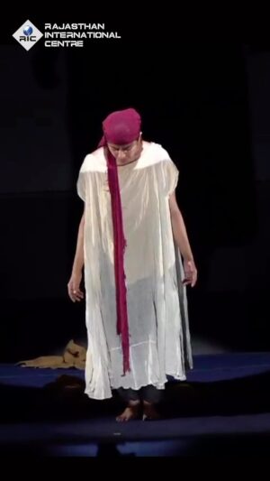 Mita Vashisht Instagram - Mita Vasisht’s acting in Lal is nothing short of extraordinary. 

Her portrayal is a masterclass in bringing character of “Lalla” to life, seamlessly blending passion and skill. 

A performance that resonates deeply and lingers in the hearts of the audience. 

Truly, a testament to her exceptional talent.

#RicJaipur #MitaVasisht #RajasthanInternationalCentre #Theatre #Acting #LalDed