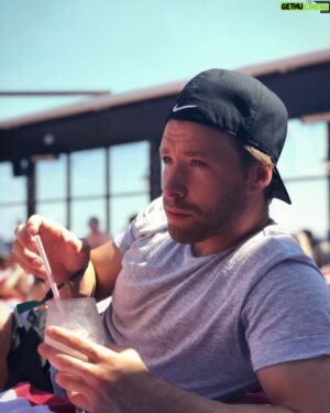 Mitch Hewer Instagram - If you’re reading this, I hope something incredible happens for you today. Think positive, be positive. ❤️ #summervibes #friends #positivevibes #tan #london