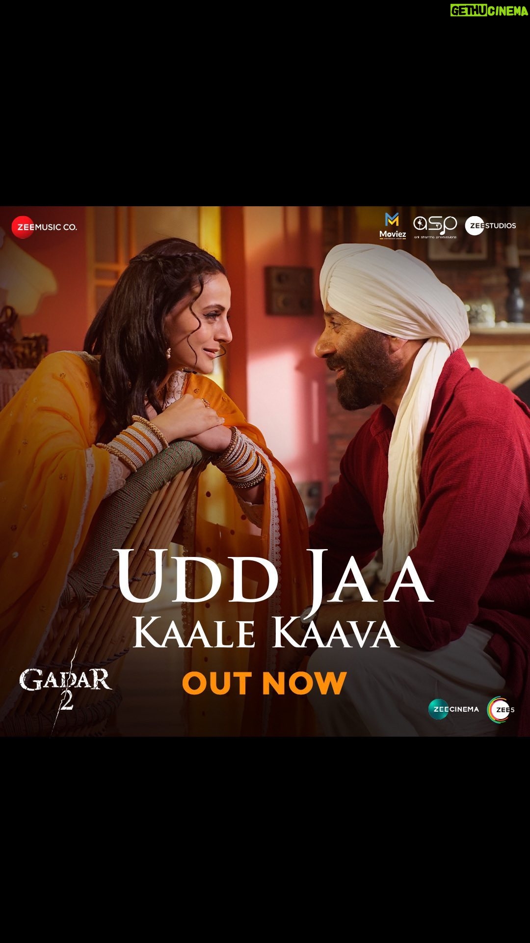 Mithoon Sharma - 18.5K Likes - Phir se hogi pyaar ki barsaat, #UddJaaKaaleKaava ki dhun ke saath! ❤️
Song is out, tune in now.
#Gadar2 aa rahi hai bade parde par 🔥 lagane iss Independence Day! 🇮🇳
Cinemas mein 11th August se 🎞️
@zeestudiosofficial @gadarmovie_official @iamsunnydeol @ameeshapatel9 @anilsharma_dir @anilsharmaprod @shaktimaan6963 #AnandBakshi @mithoon11 @shabinakhanofficial @uditnarayanmusic @therealalkayagnik #UttamSingh @quadri.sayeed @simratkaur_16 @manishwadhwa.in @hellomontysharma @zeemusiccompany @zee5 @zeecinema @zee5global