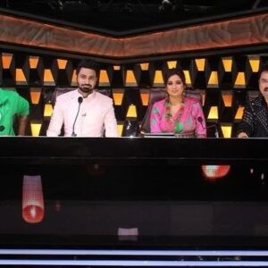 Mithoon Sharma Instagram - Had a wonderful time on the sets of #indianidol as they dedicated the entire episode to my songs..Felt enriched discussing music with my esteemed colleagues on the panel and listening to the talented contestants.

Styled by @akansha.27 @tiara_gal
Outfit by @rechannelfashions 
Hair by @hairbychetan