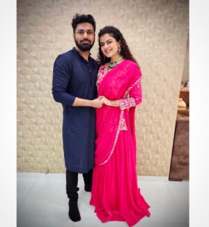 Mithoon Sharma Instagram - प्रेम मार्ग सबसे श्रेष्ठ ! @palakmuchhal3